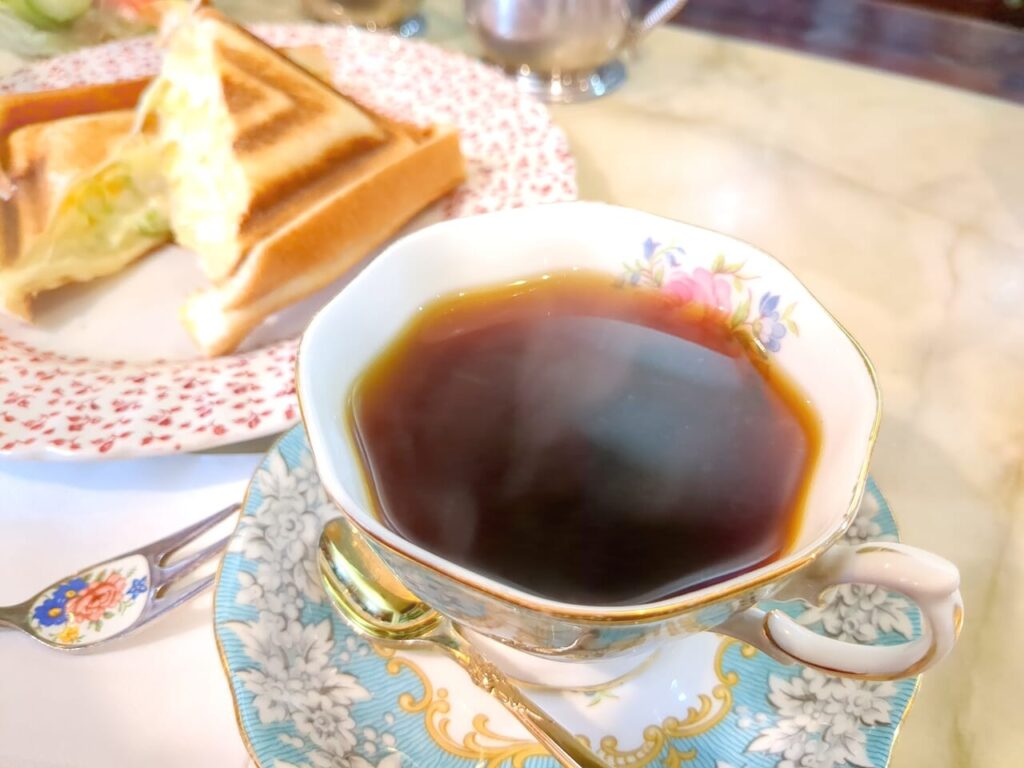 多摩平|ベアトリーチェ|アンティーク空間で味わう、特別な一杯