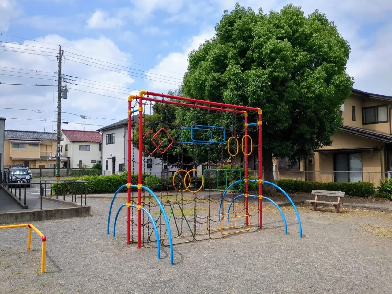 四ツ谷下東公園（さくら公園）｜桜に虫取り、地区センターも併設【日野市日野本町】